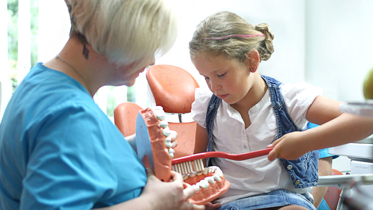 Kinderbehandlung, Karies, Vorsorge, Zahnpflege